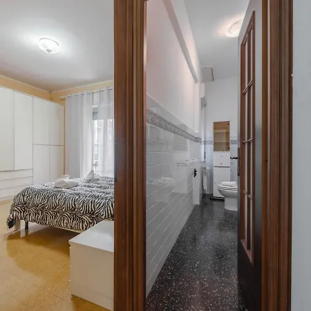 Guesthost - Casa Di Maty - Cozy With Balcony 斯培西亚