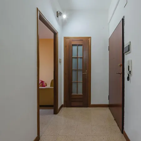 Guesthost - Casa Di Maty - Cozy With Balcony Διαμέρισμα *