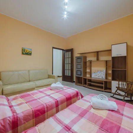 Guesthost - Casa Di Maty - Cozy With Balcony * La Spezia