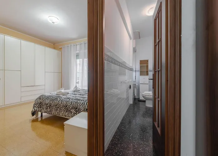 Guesthost - Casa Di Maty - Cozy With Balcony لا سبيتسْيا