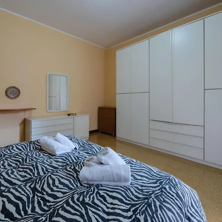 Guesthost - Casa Di Maty - Cozy With Balcony *